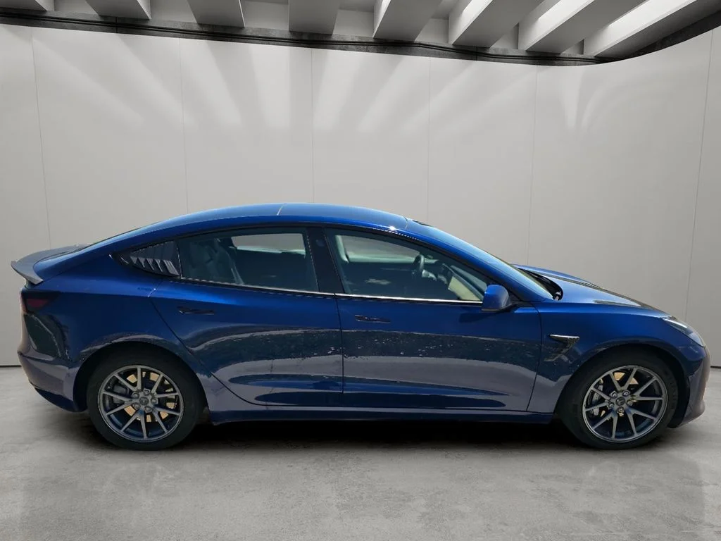 Used 2022 Deep Blue Metallic Tesla Base image 6