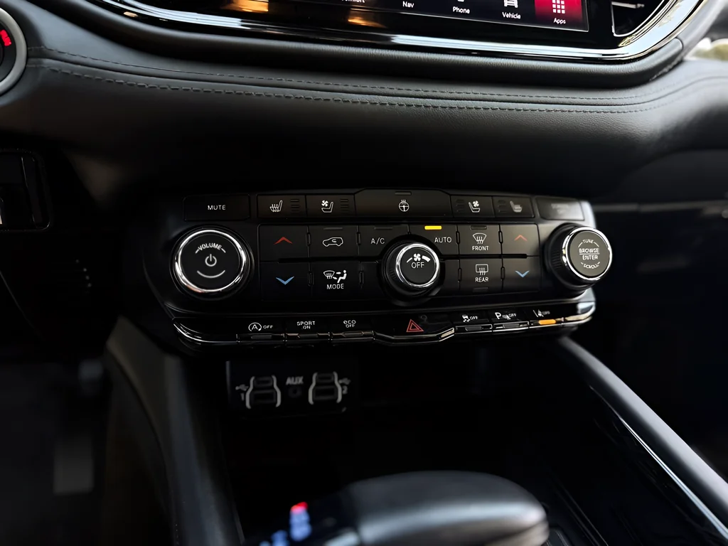 Used 2022 Black Dodge Citadel image 9