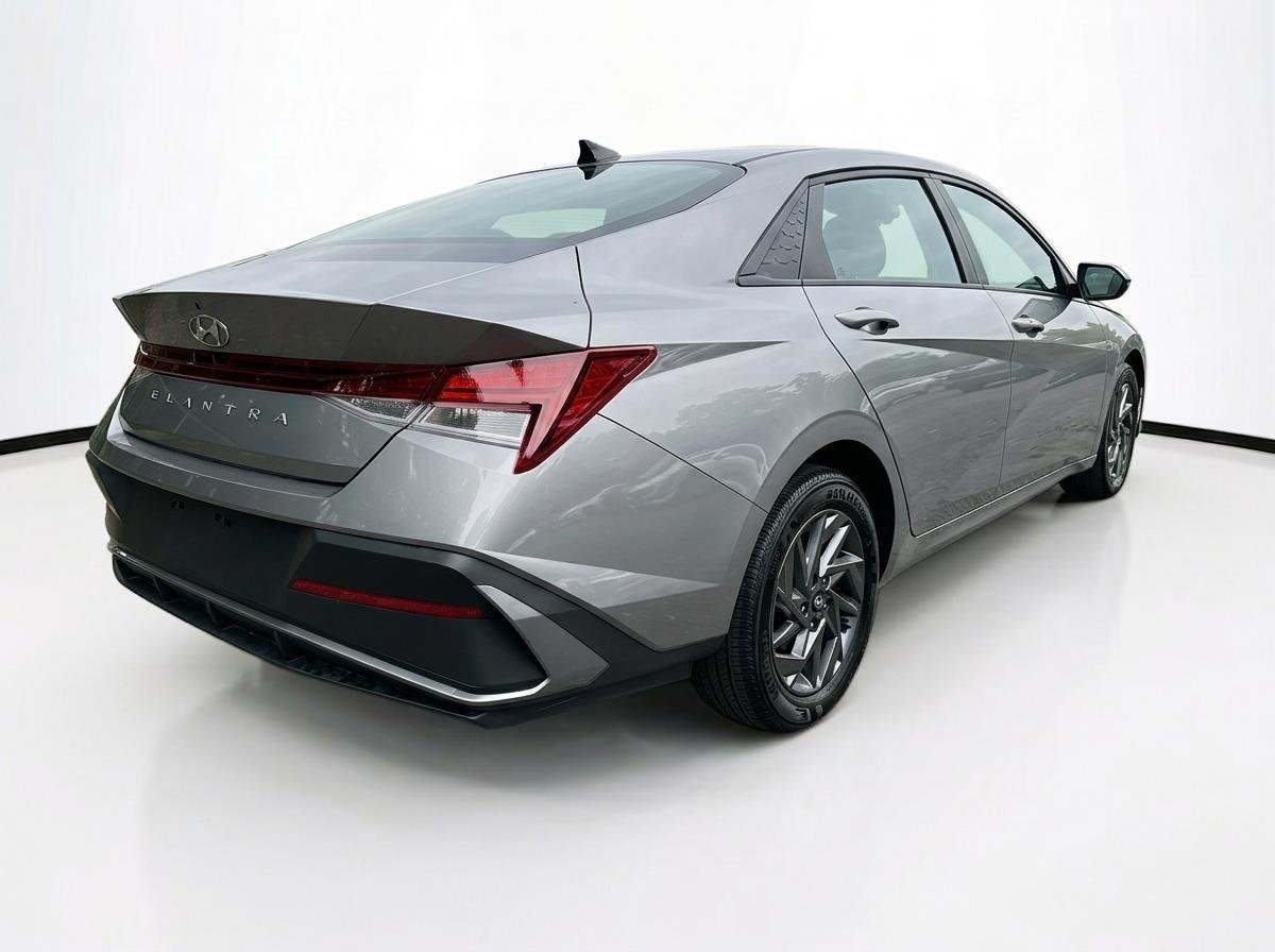 Used 2024 Ecotronic Gray Hyundai SEL image 5