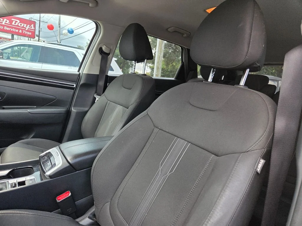 Used 2023 White Hyundai SEL image 11