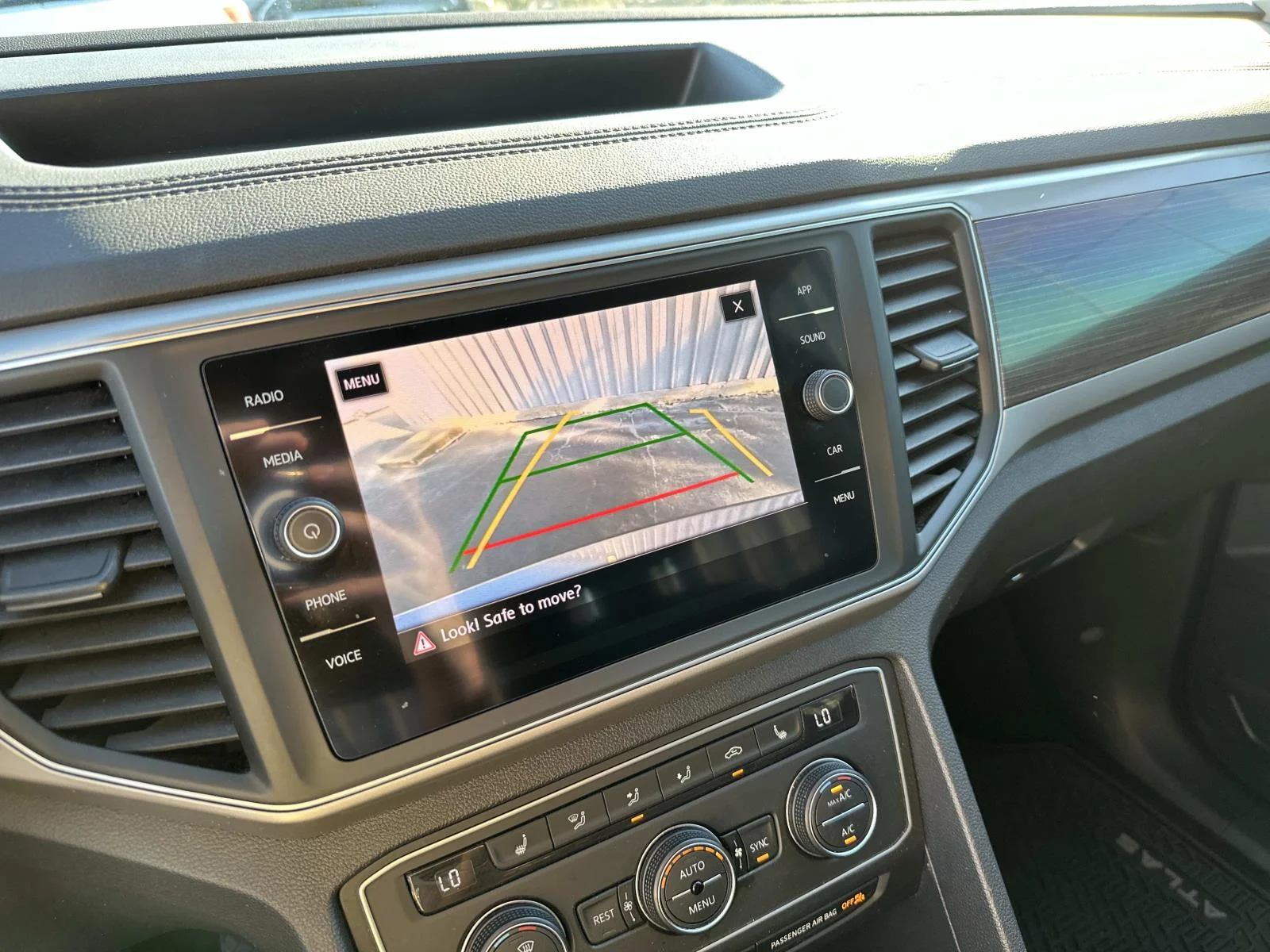 Used 2019 Gray Volkswagen 2.0T SE w/Technology image 17