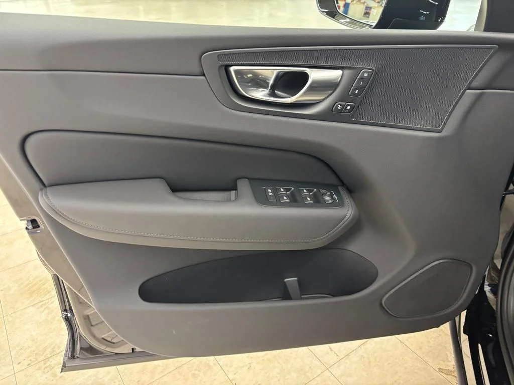 2026 Volvo XC60 Plus - Photo 11