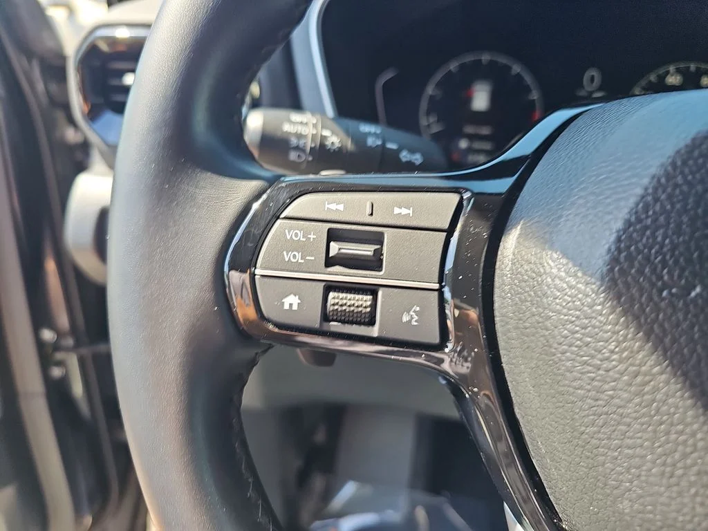 Used 2023  Honda Touring image 17