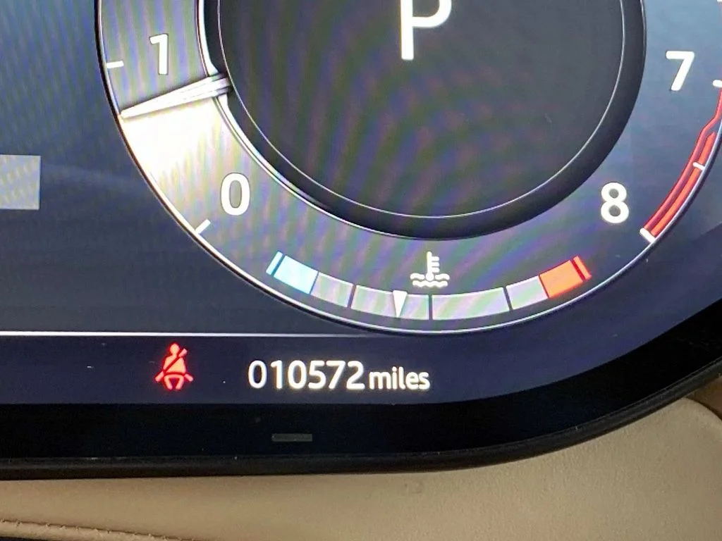 Used 2025  Land Rover SE image 20