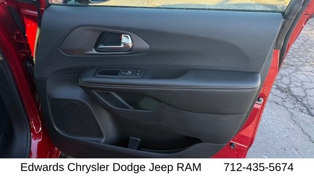 New 2026 Red Hot Pearl-Coat Exterior Paint Chrysler Select image 43
