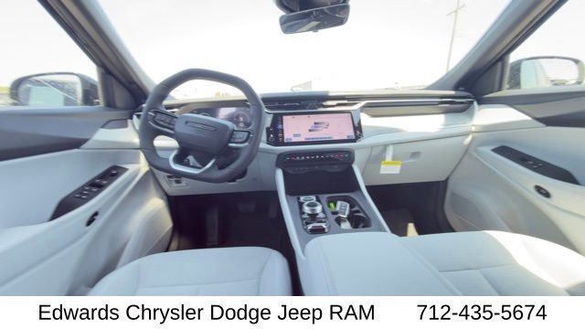 New 2026 Diamond Black Crystal Pearlcoat Jeep Laredo image 29