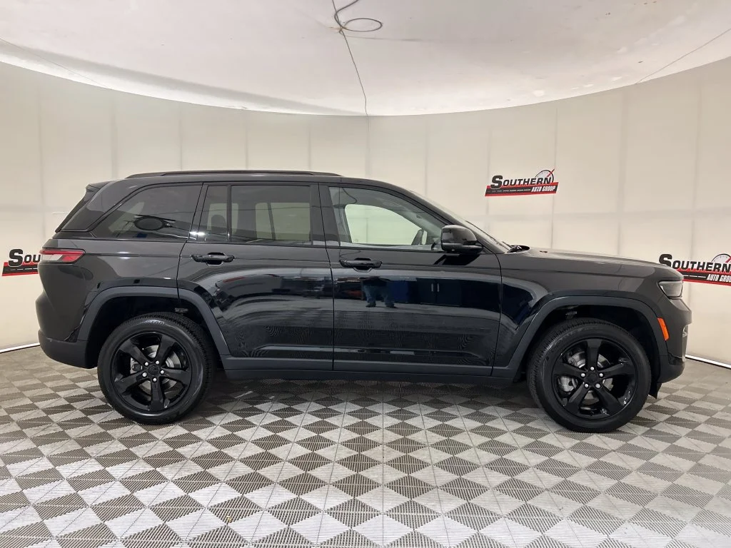 Used 2023 Black Jeep Limited image 7
