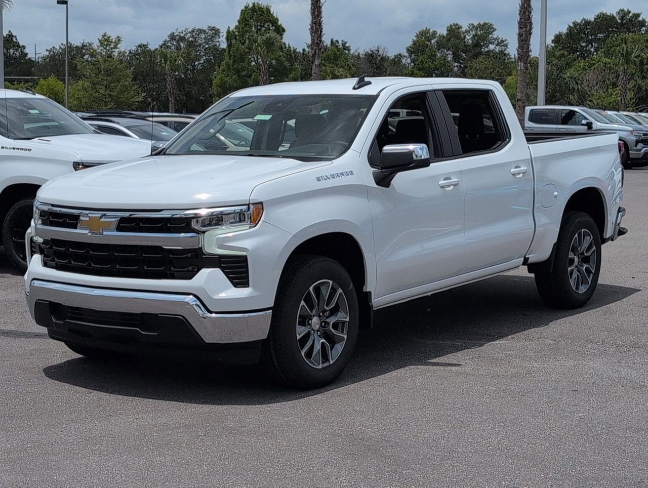 New 2026 Summit White Chevrolet LT image 4
