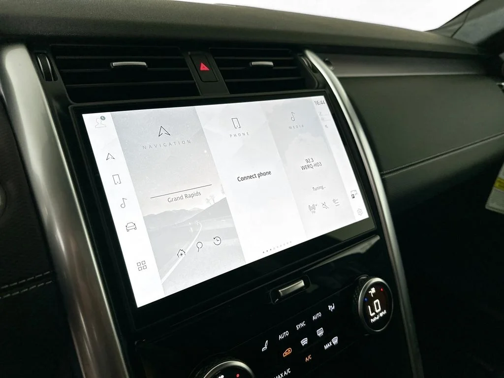 2025 Land Rover Discovery Dynamic SE - Photo 16