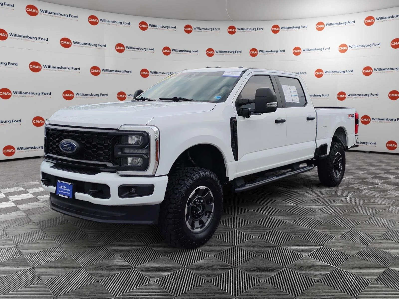 Used 2024 Oxford White Ford XL image 1