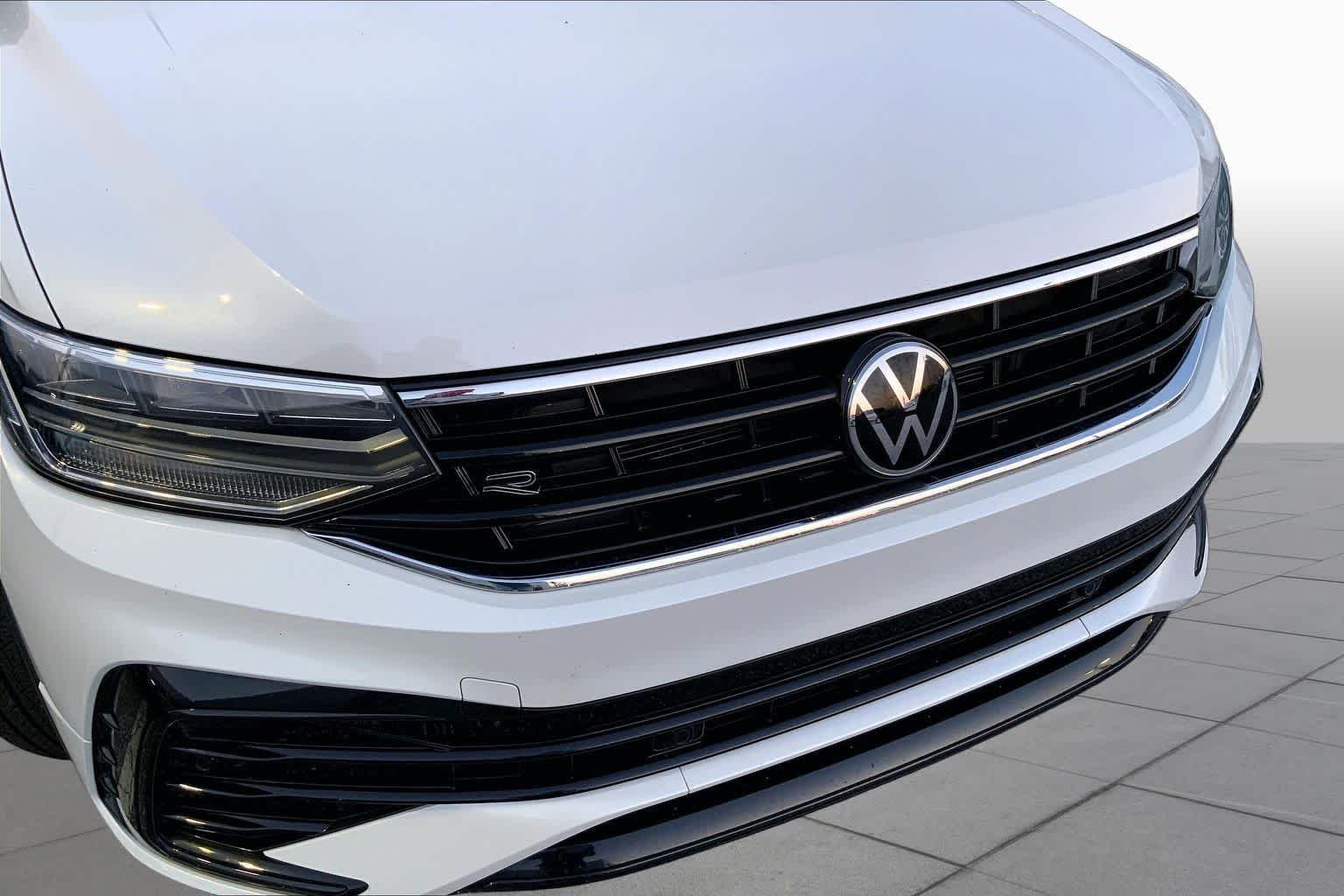 Used 2023 Opal White Pearl Volkswagen SE R-Line Black image 29
