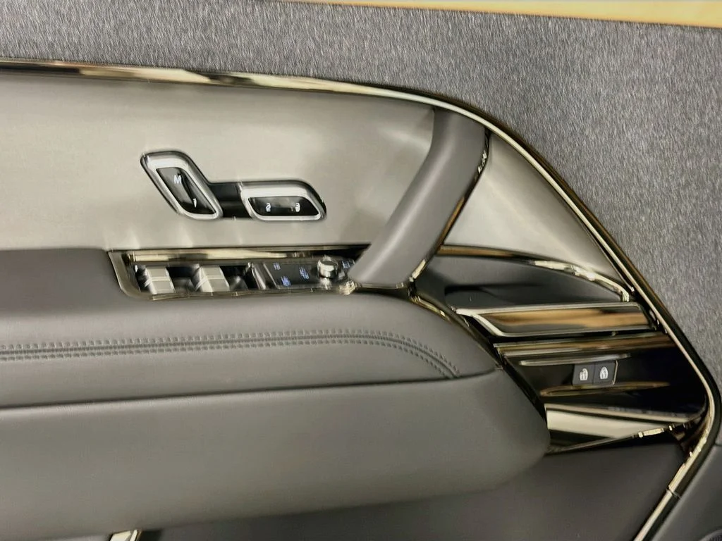 New 2026 Fuji White Land Rover Dynamic SE image 18