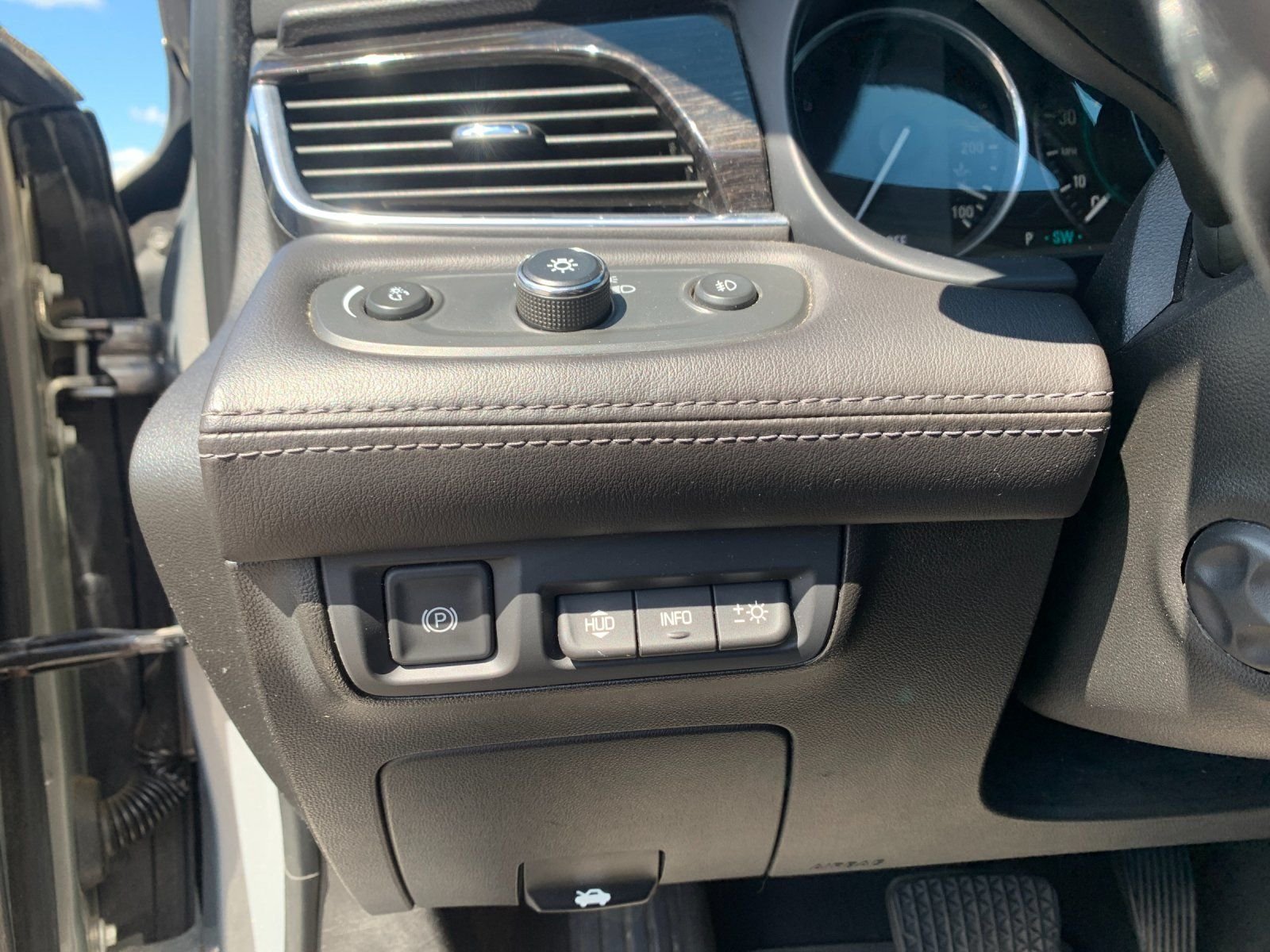 Used 2019  Buick Premium I Group image 30