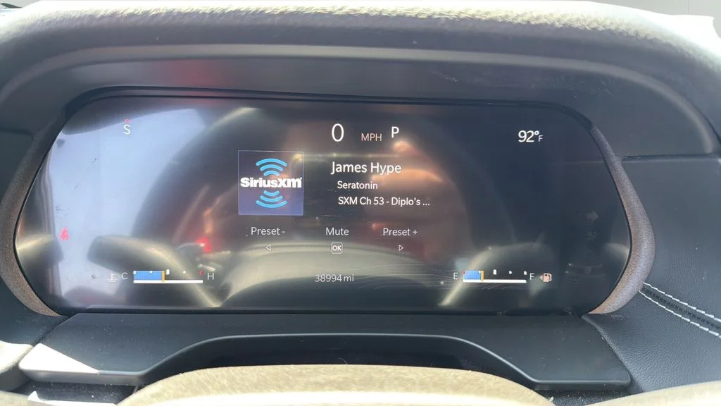 Used 2022 White Jeep Altitude image 9