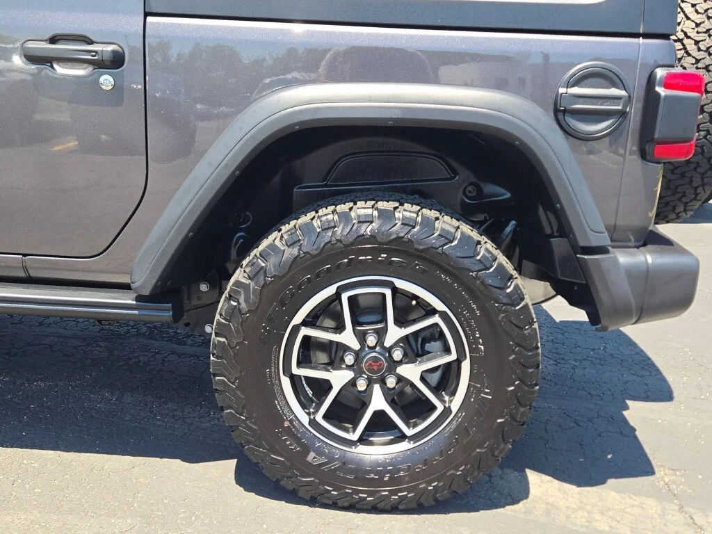Used 2024 Gray Jeep Rubicon image 12