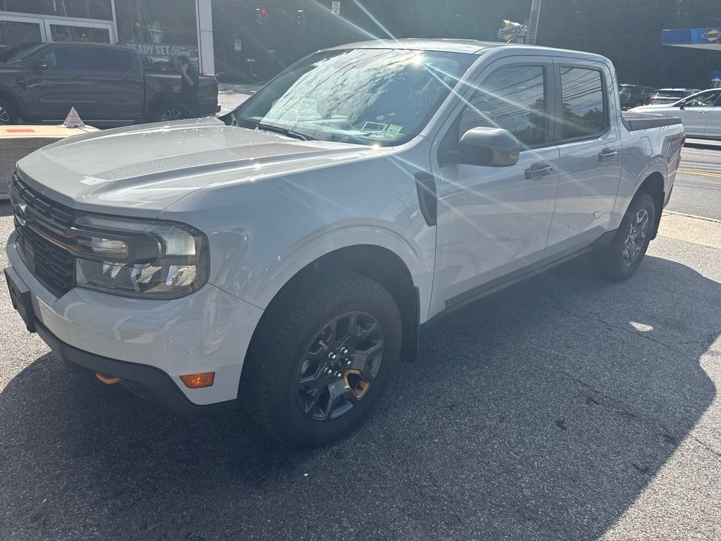 Used 2023 White Ford Lariat image 4