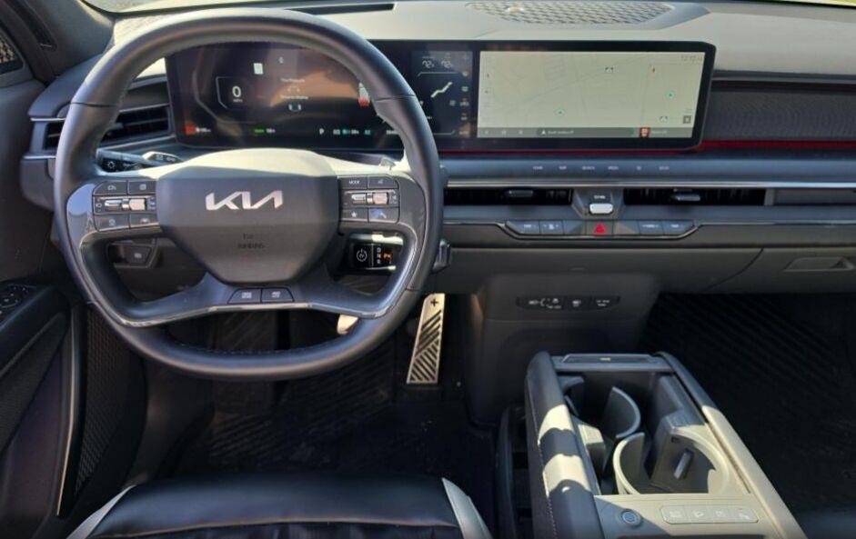 Used 2024 Pebble Gray Kia GT-Line image 4