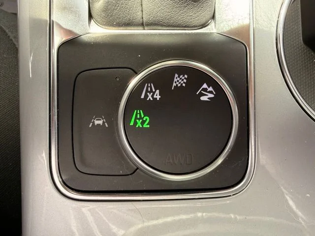 Used 2024 Summit White Chevrolet LT image 28