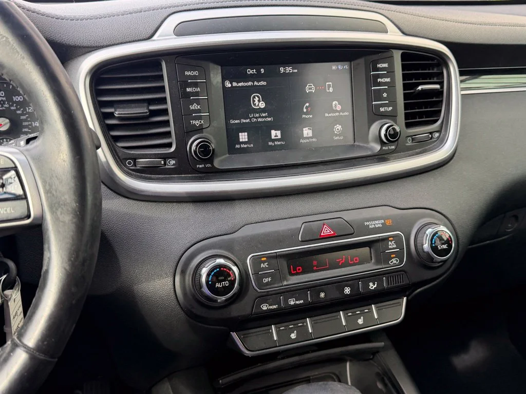 Used 2019 Silver Kia S image 6