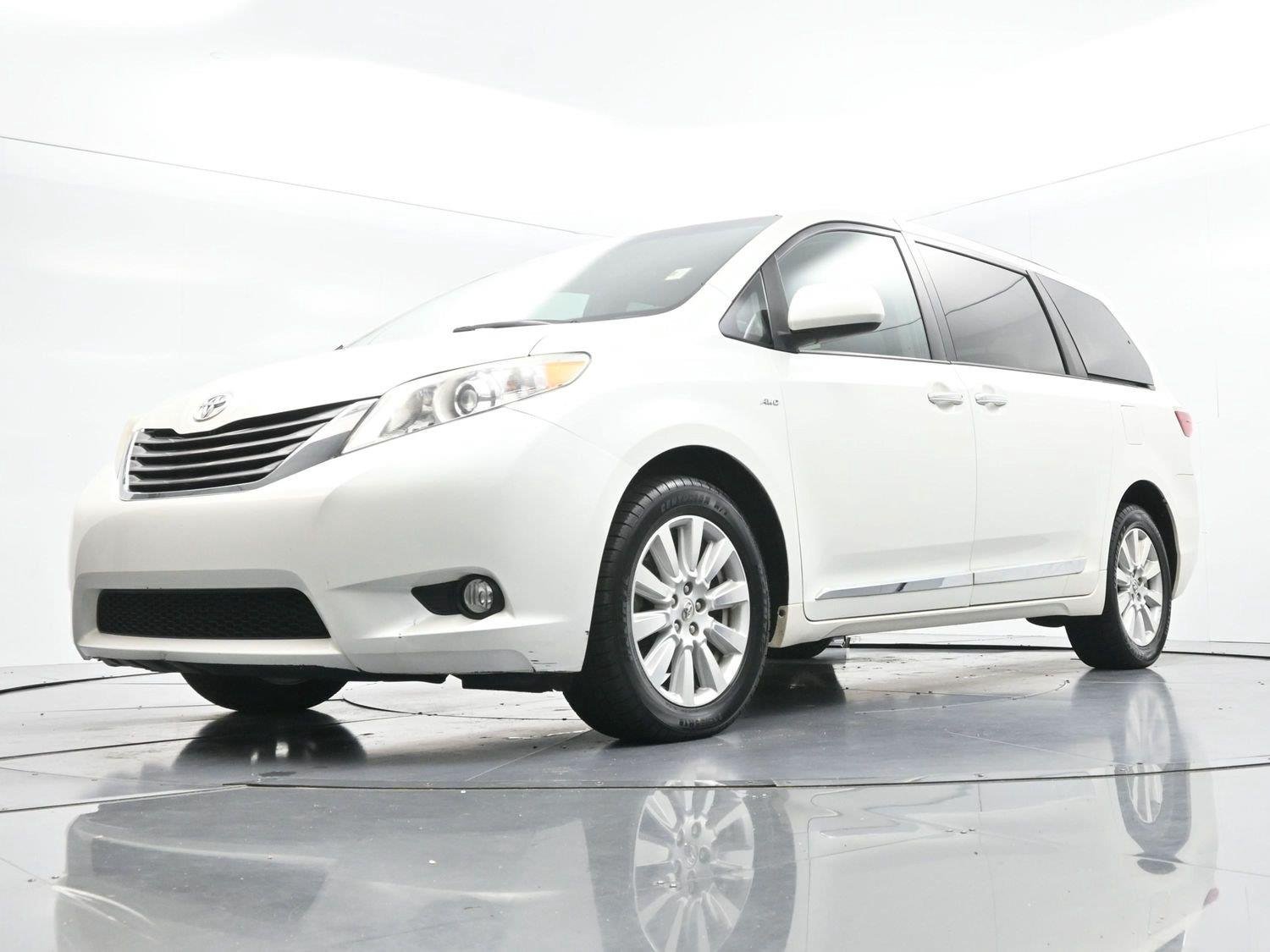 Used 2017 Blizzard Pearl Toyota XLE image 44