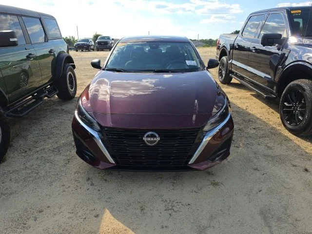 Used 2025 Red Nissan 2.5 SV image 2