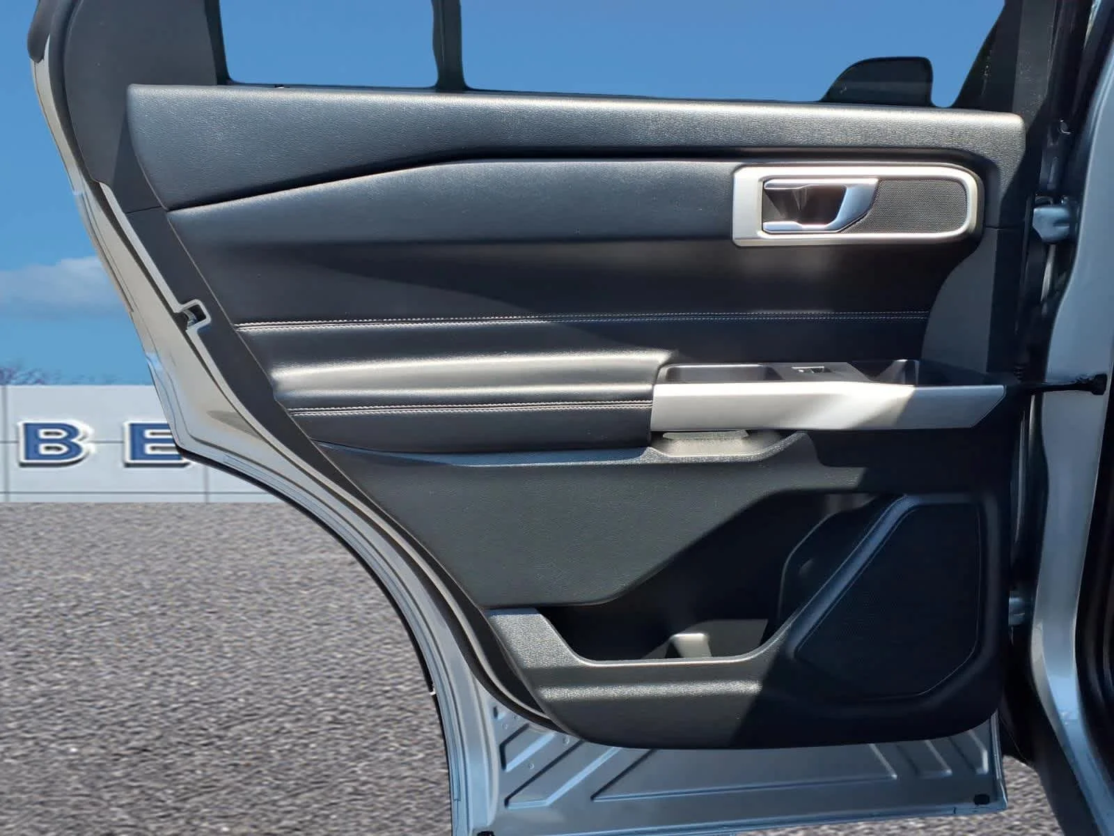 Used 2023 Iconic Silver Ford XLT image 27