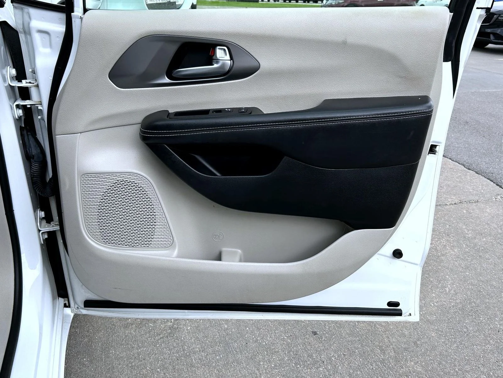 Used 2022 White Chrysler Touring L image 16