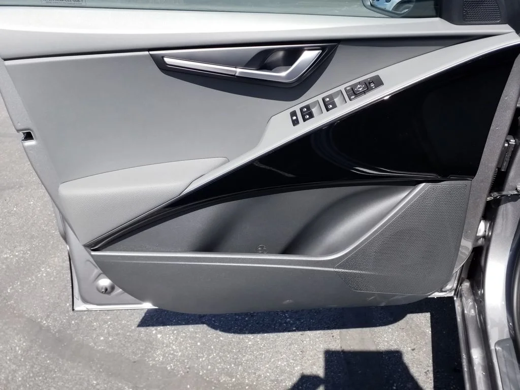 2025 Kia Niro EX - Photo 13