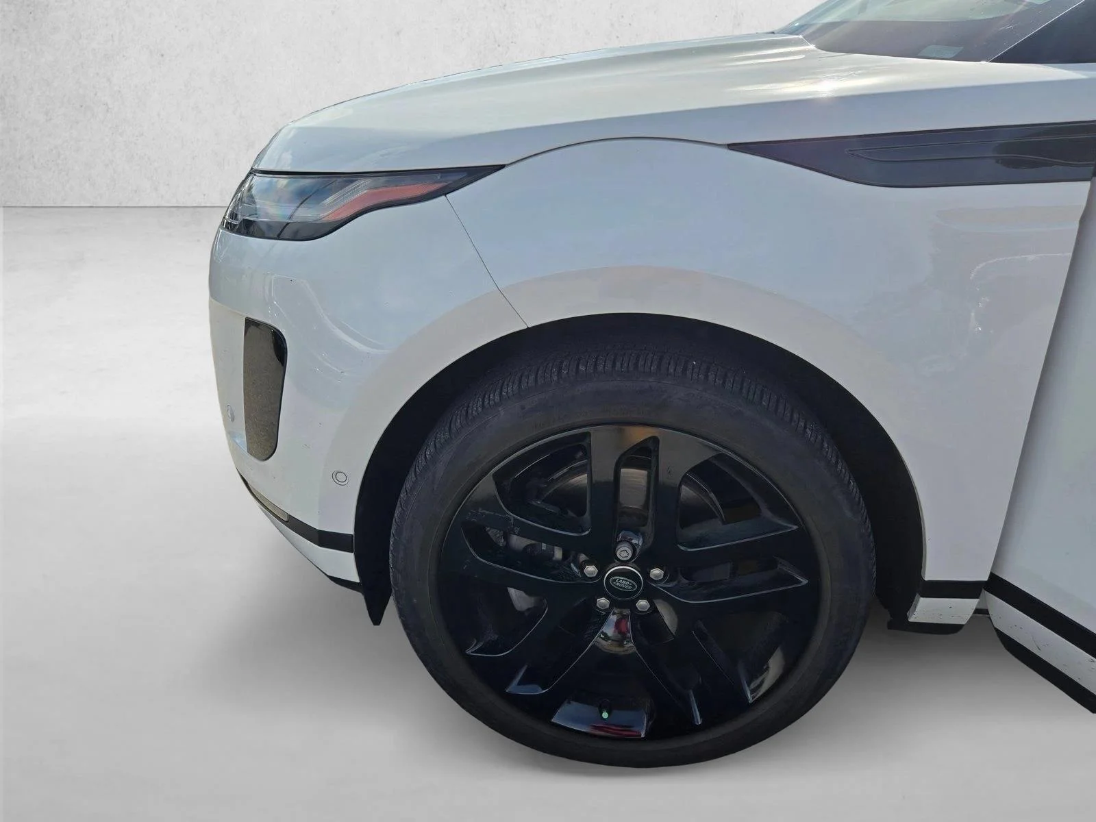 Used 2024 White Land Rover Core S image 19