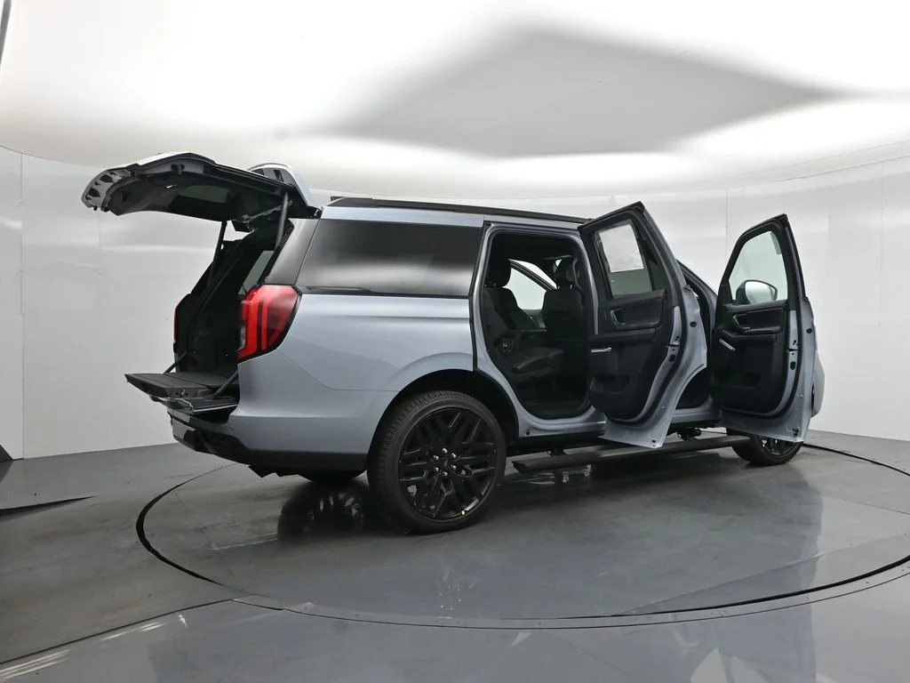 New 2026 Glacier Gray Metallic Tri-Coat Ford Platinum image 5
