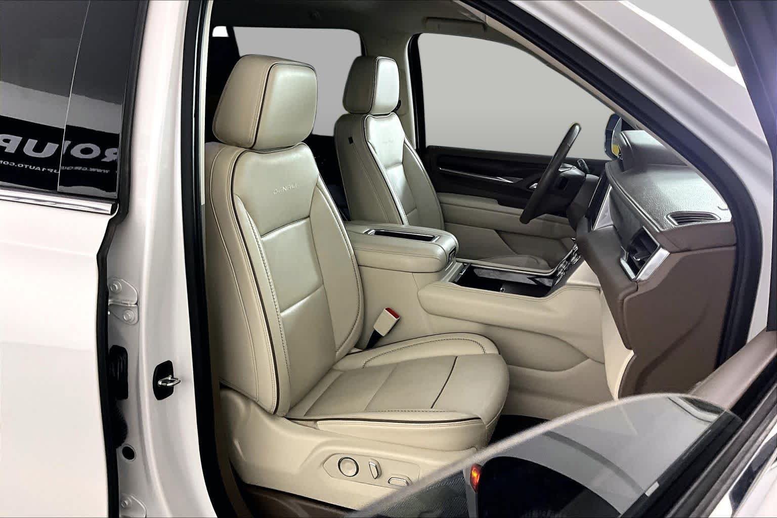 Used 2021 White Frost Tricoat GMC Denali image 9