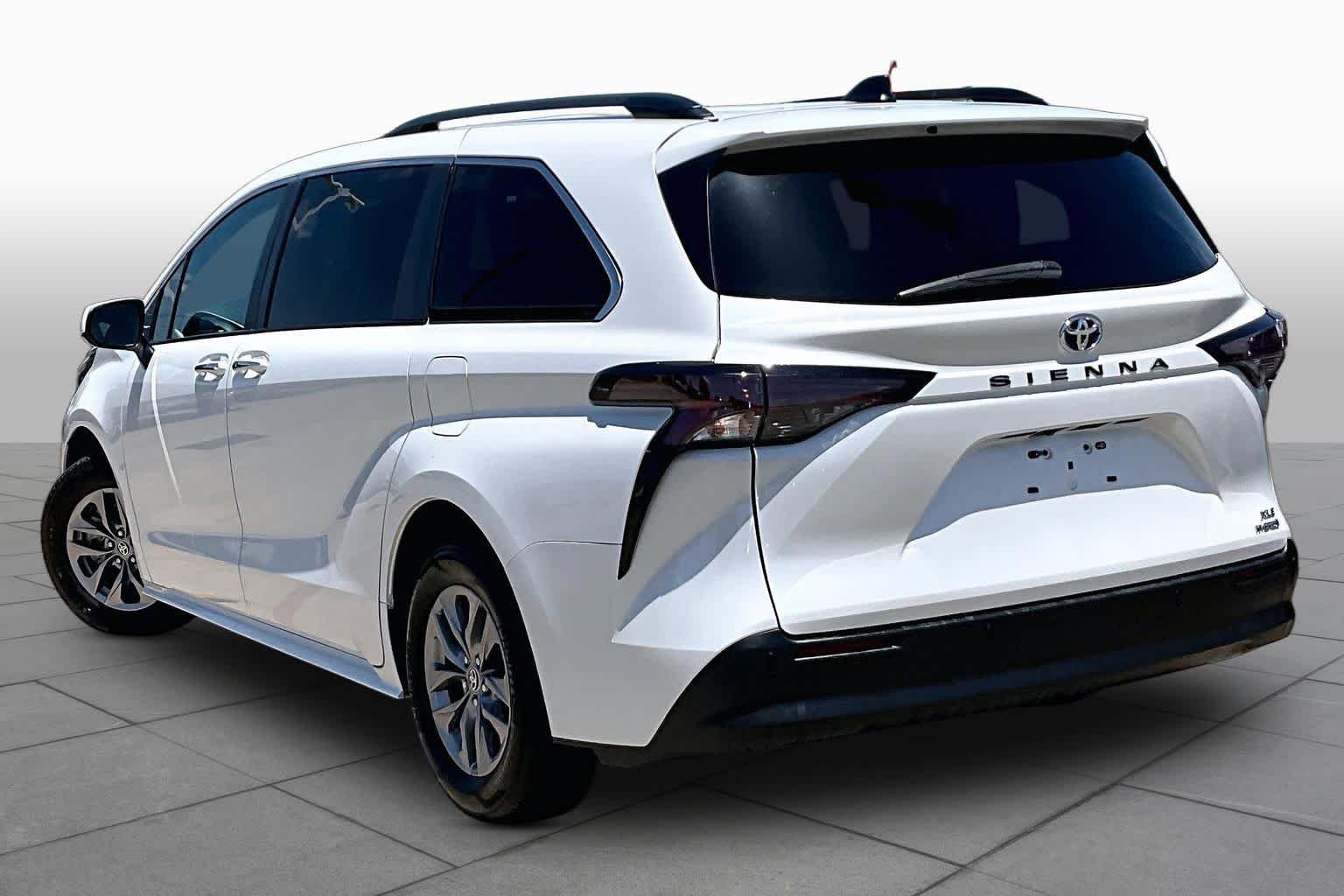 Used 2024 Wind Chill Pearl Toyota XLE image 12
