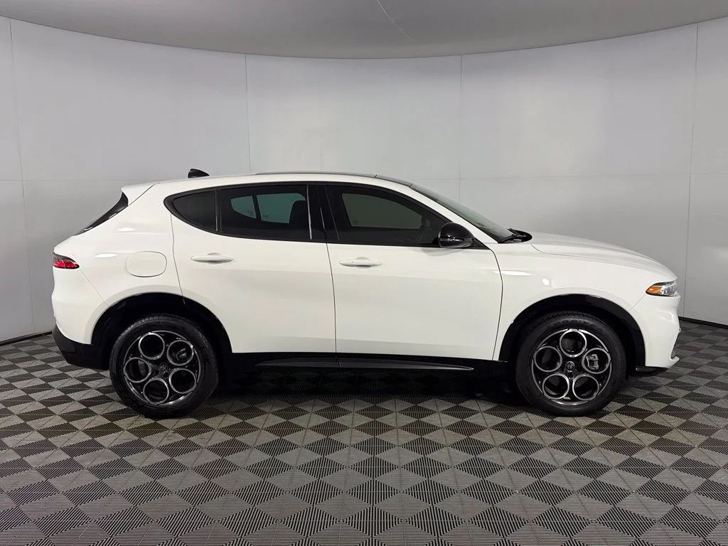 Certified Used 2025 White Alfa Romeo Base image 5