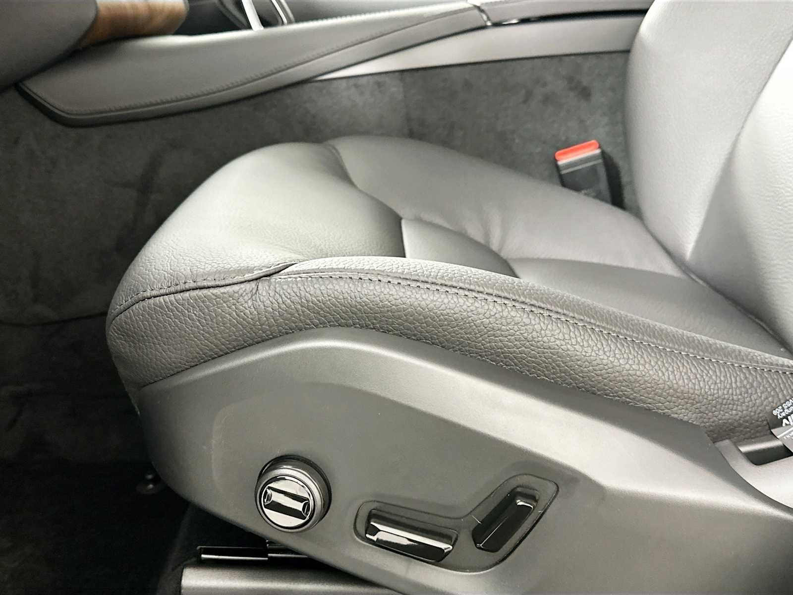 2025 Volvo XC90 Plus - Photo 15