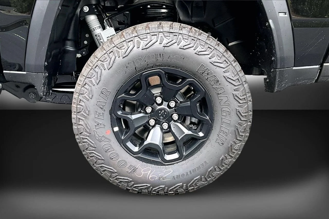 New 2026 Diamond Black Crystal Pearl-Coat Exterior Paint RAM RHO image 30