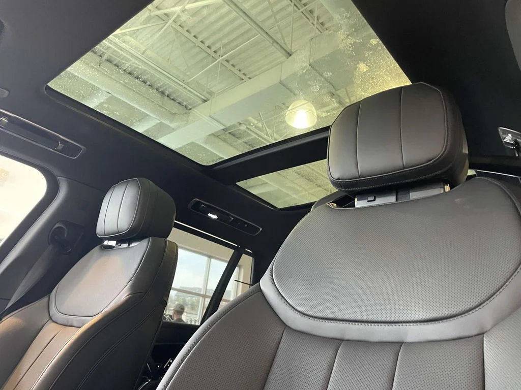 New 2026 Santorini Black Land Rover SE image 15
