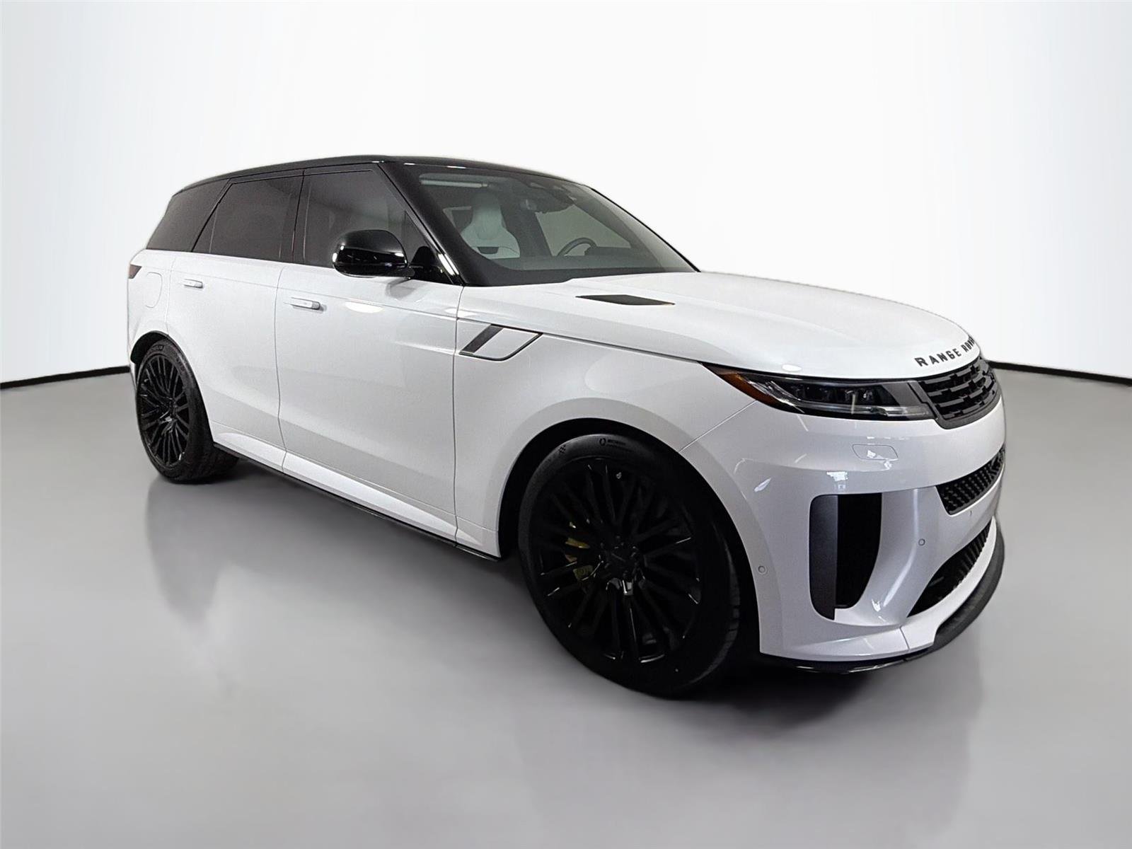 New 2026 OSTUNI PEARL WHITE Land Rover SV image 3