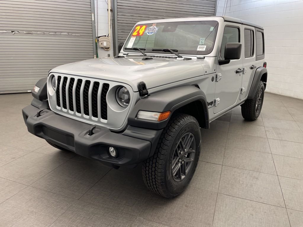 Used 2024 Silver Jeep Sport S image 3