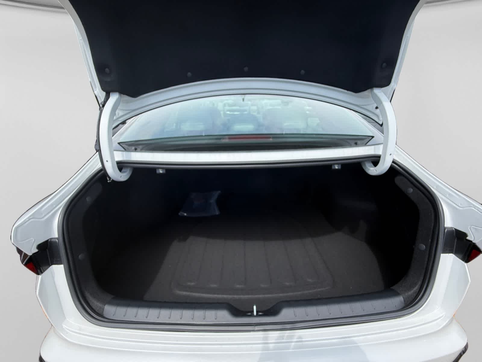 New 2026 Snow White Pearl Kia GT-Line image 23