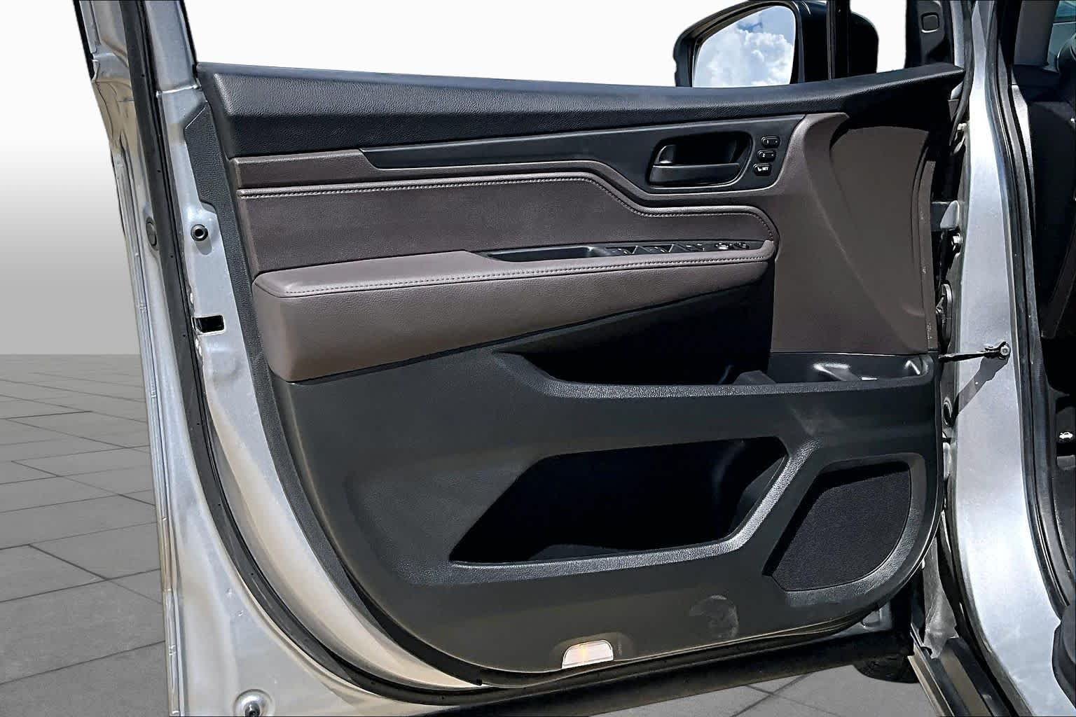 Used 2019 Lunar Silver Metallic Honda EX-L image 22