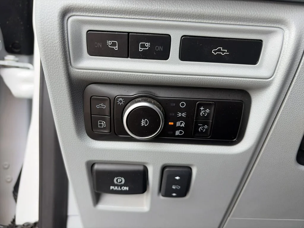 Used 2023 White Ford Limited image 19