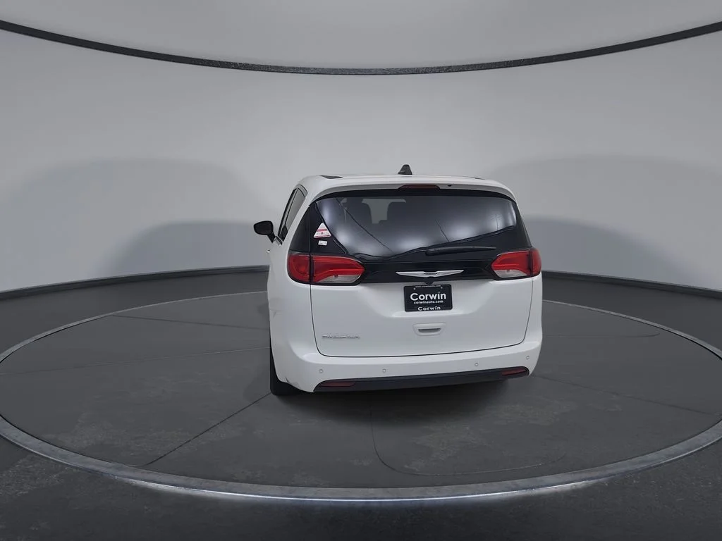 New 2027 Bright White Clear-Coat Exterior Paint Chrysler LX image 12