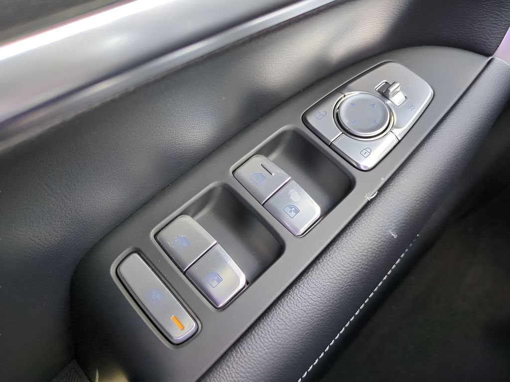 2026 GENESIS G70 Standard - Photo 24