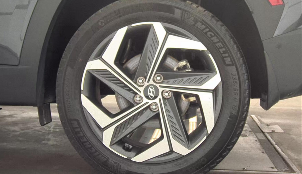 Used 2023 Gray Hyundai Limited image 11
