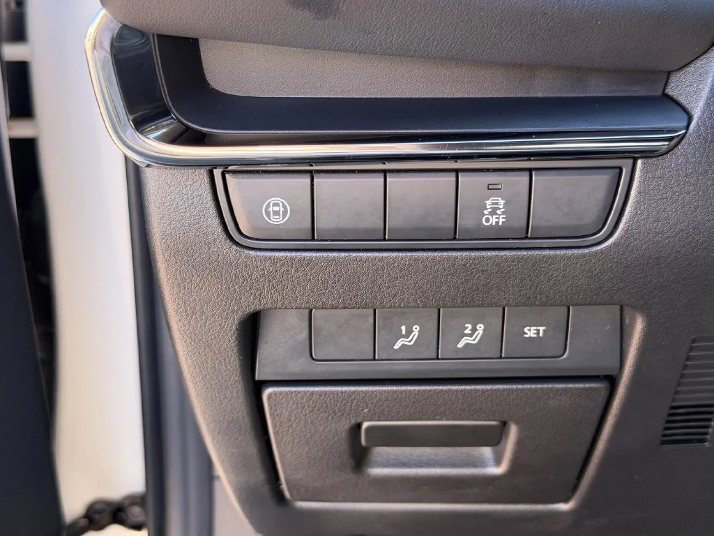 Used 2019 White Mazda Preferred image 32