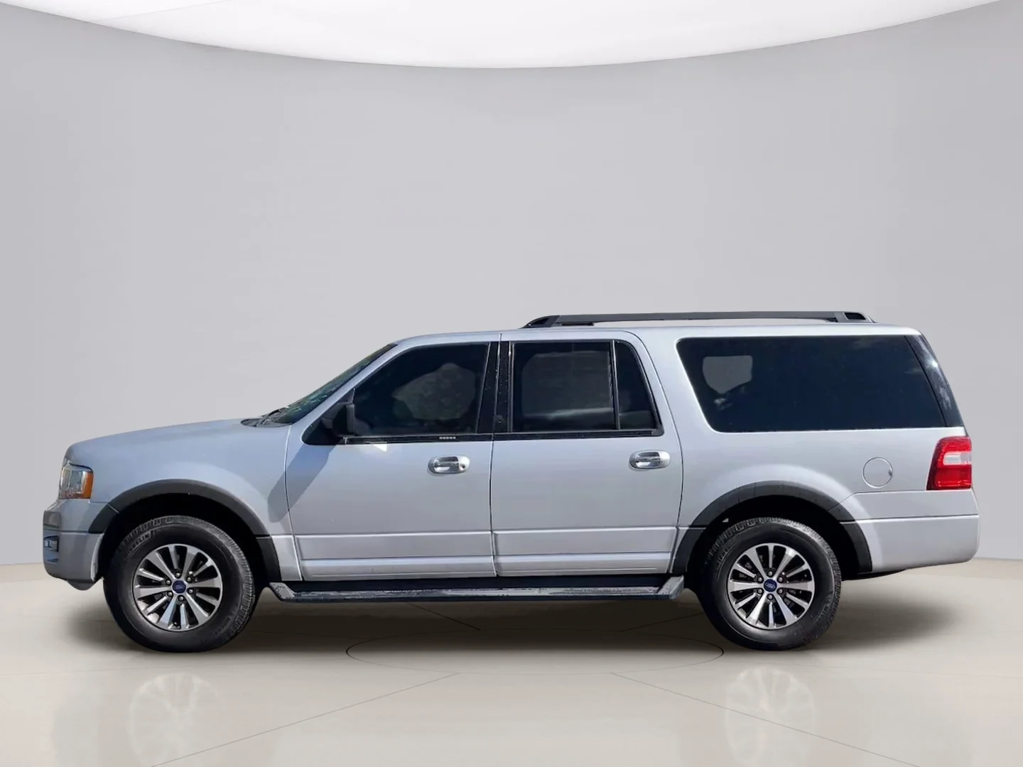 Used 2016 Silver Ford XLT image 2