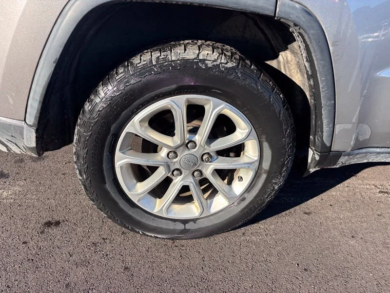 Used 2015 Silver Jeep Laredo image 14