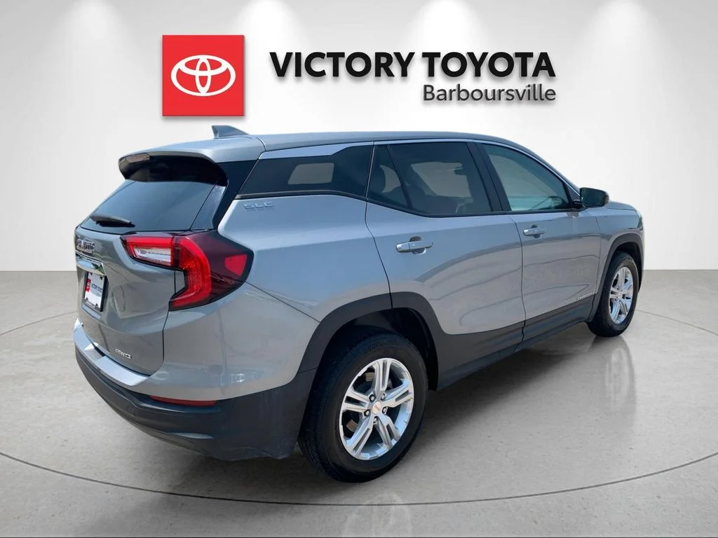 Used 2024 Silver GMC SLE image 7