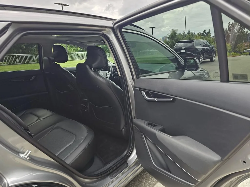 Used 2023  Kia Wave image 15