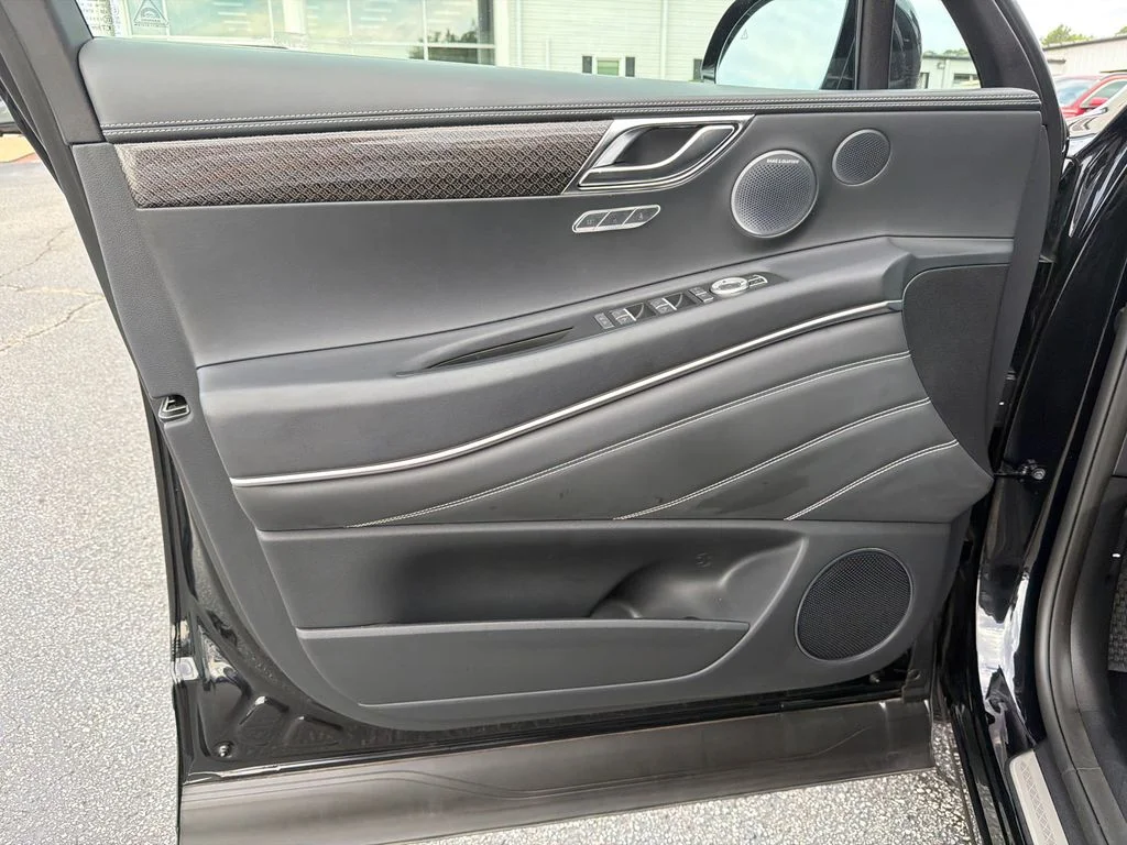 Used 2025 Black Genesis 3.5T e-SC image 10